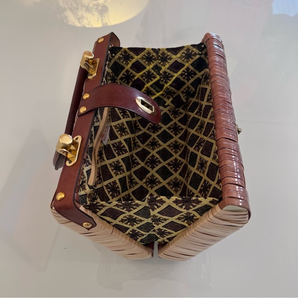 PURSE | Brown, tan & gold checkered basket woven medium box spring hand purse - Picture 9 of 16